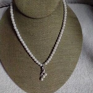 Silvertone faux pearl white beaded necklace